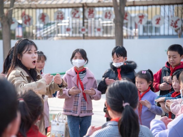 永利青年志愿者协会赴榆中县高墩营小学开展“学习二十大 美育进校园” 支教活动